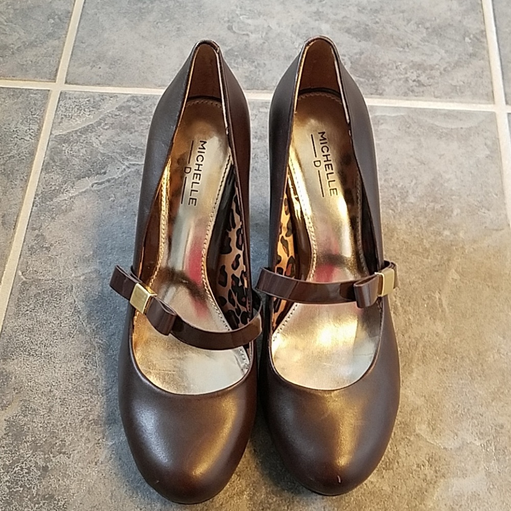 Brown closed toed heels